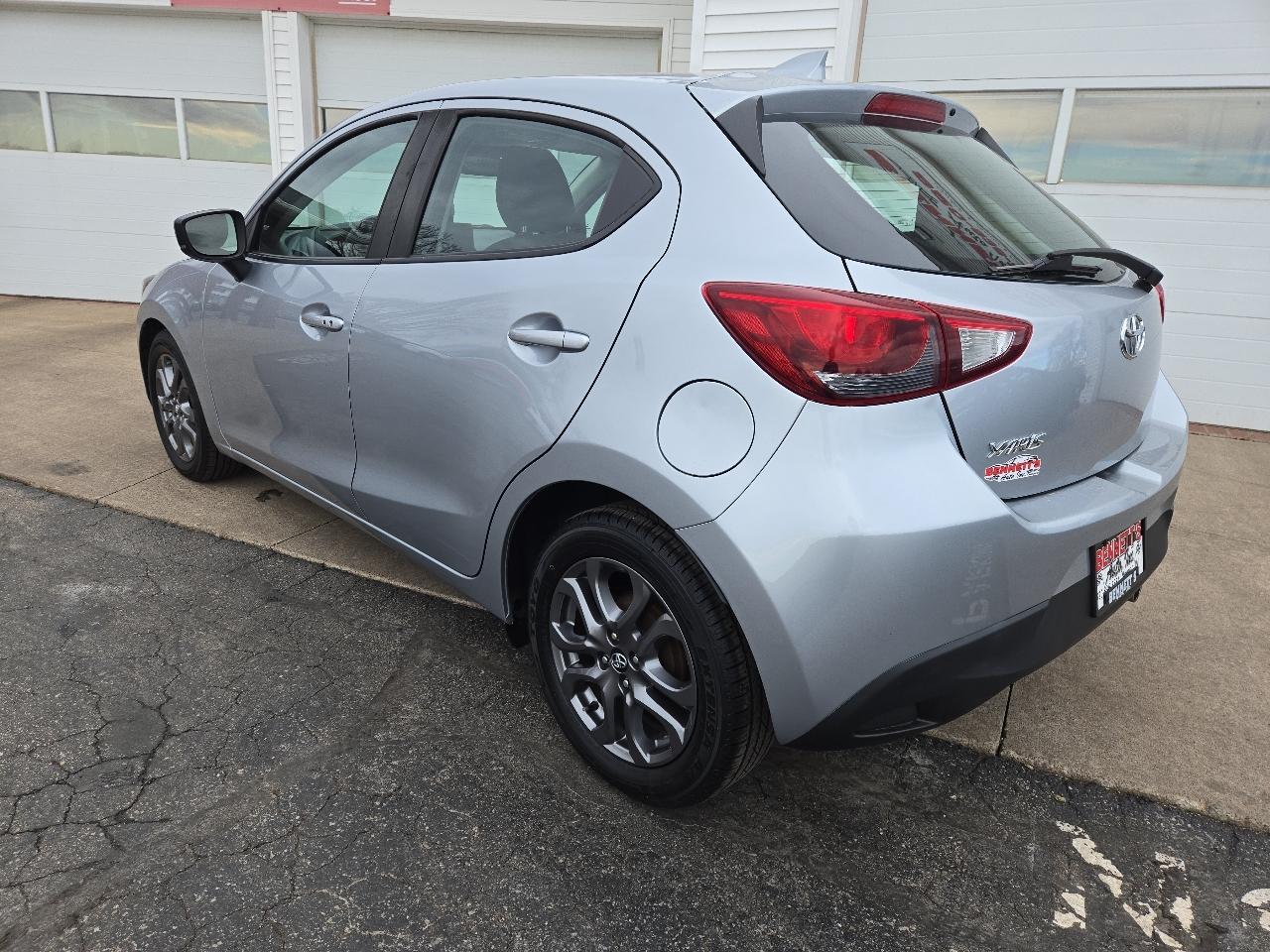 Toyota Yaris LE Hatchback 2020