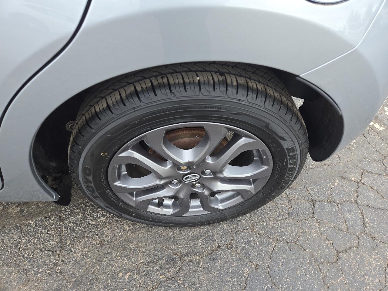 Toyota Yaris LE Hatchback 2020