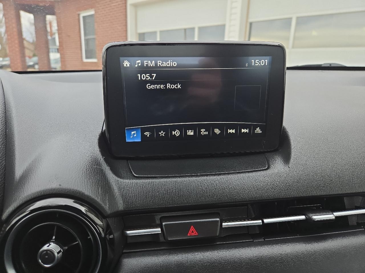 Toyota Yaris LE Hatchback 2020