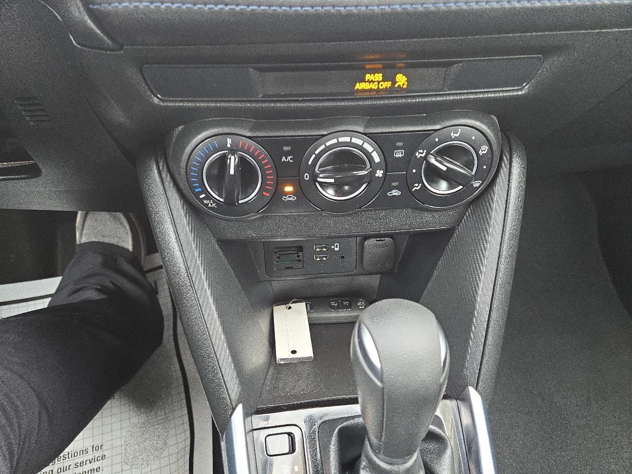 Toyota Yaris LE Hatchback 2020