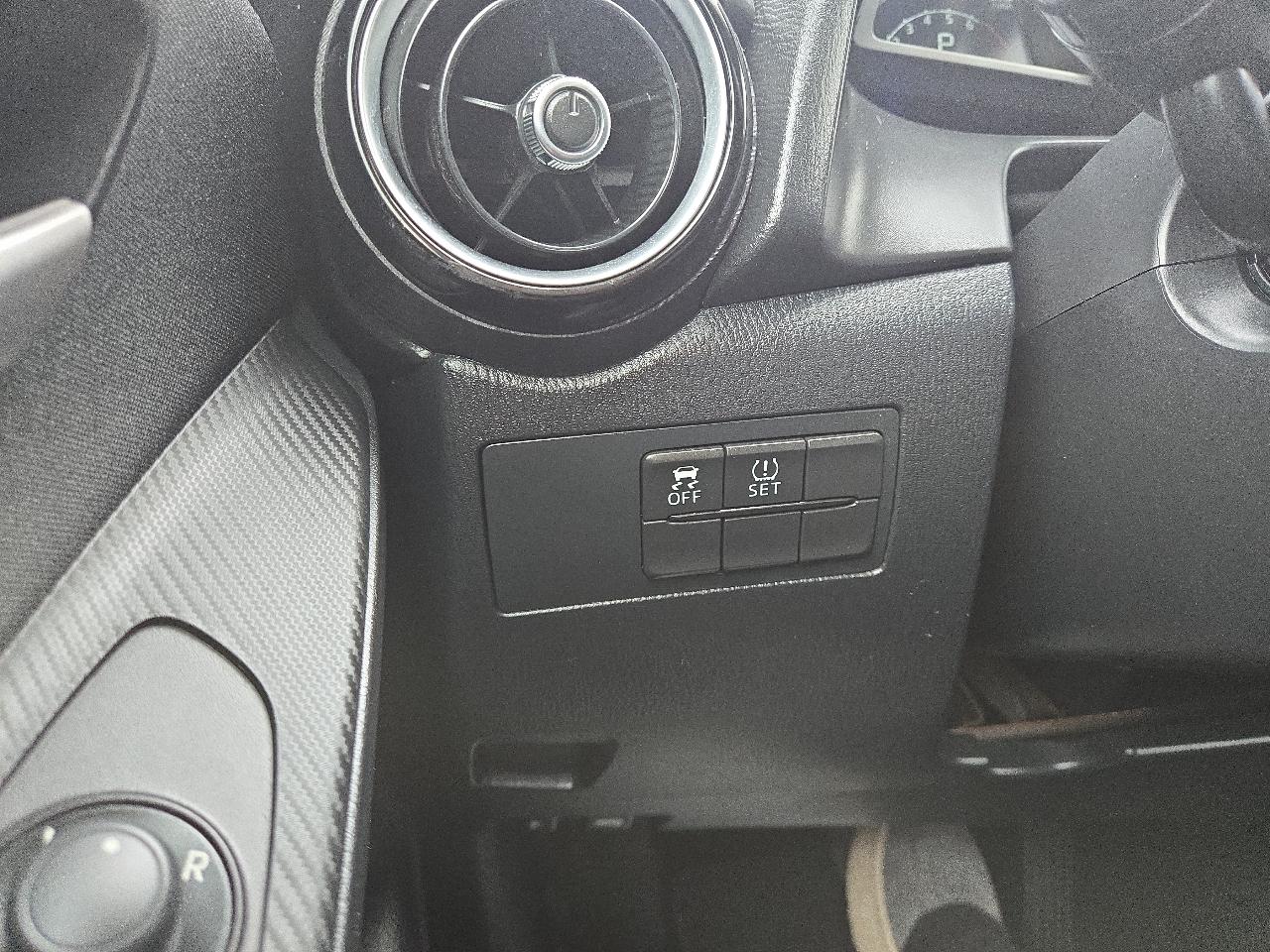 Toyota Yaris LE Hatchback 2020