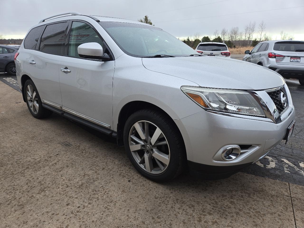 Nissan Pathfinder Platinum 4WD 2013