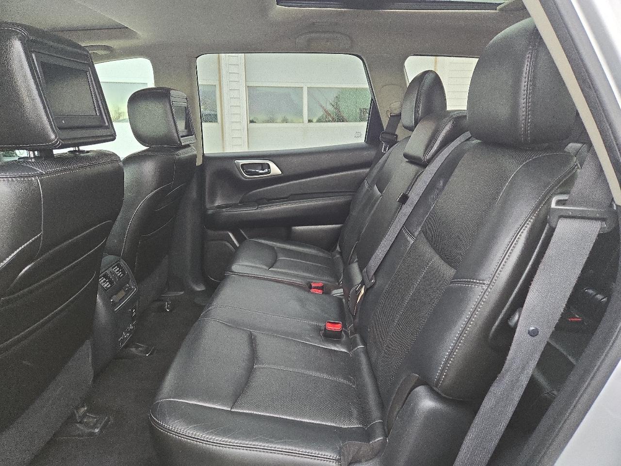 Nissan Pathfinder Platinum 4WD 2013