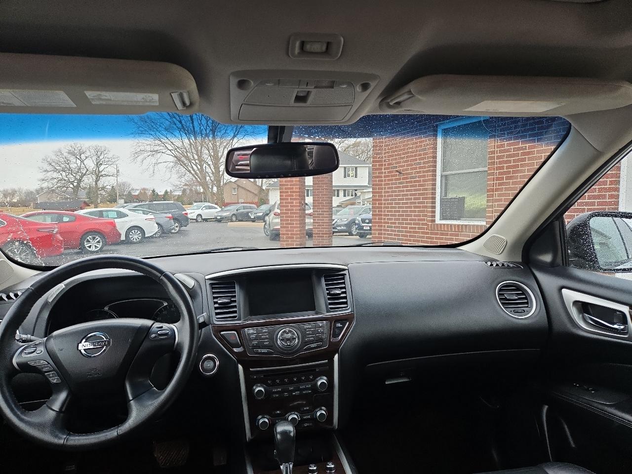 Nissan Pathfinder Platinum 4WD 2013