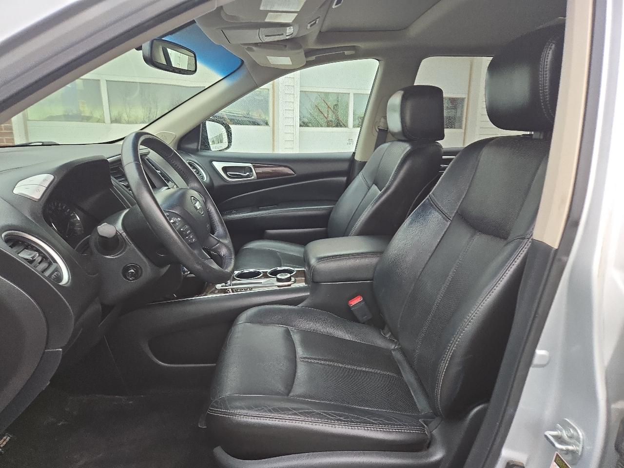 Nissan Pathfinder Platinum 4WD 2013