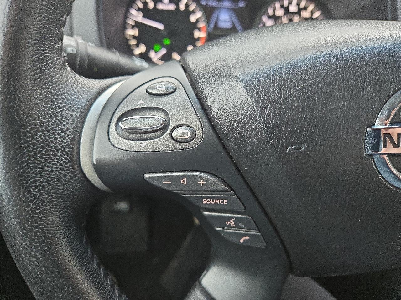 Nissan Pathfinder Platinum 4WD 2013