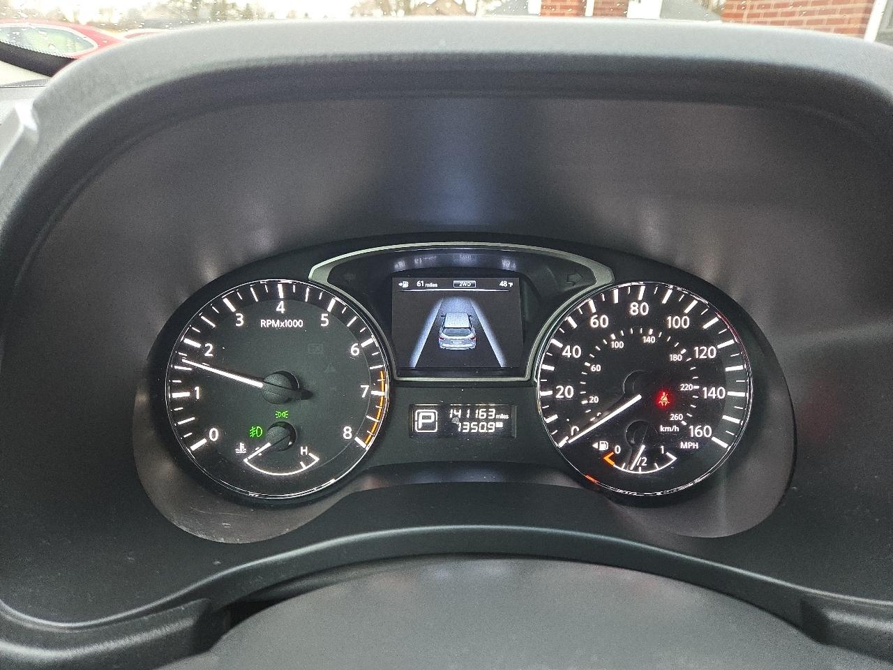 Nissan Pathfinder Platinum 4WD 2013