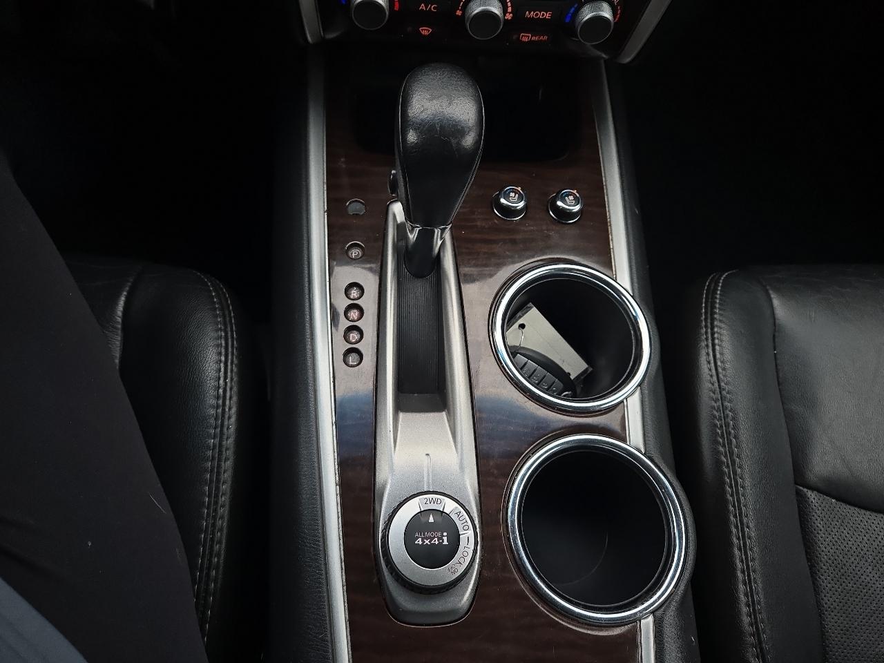 Nissan Pathfinder Platinum 4WD 2013