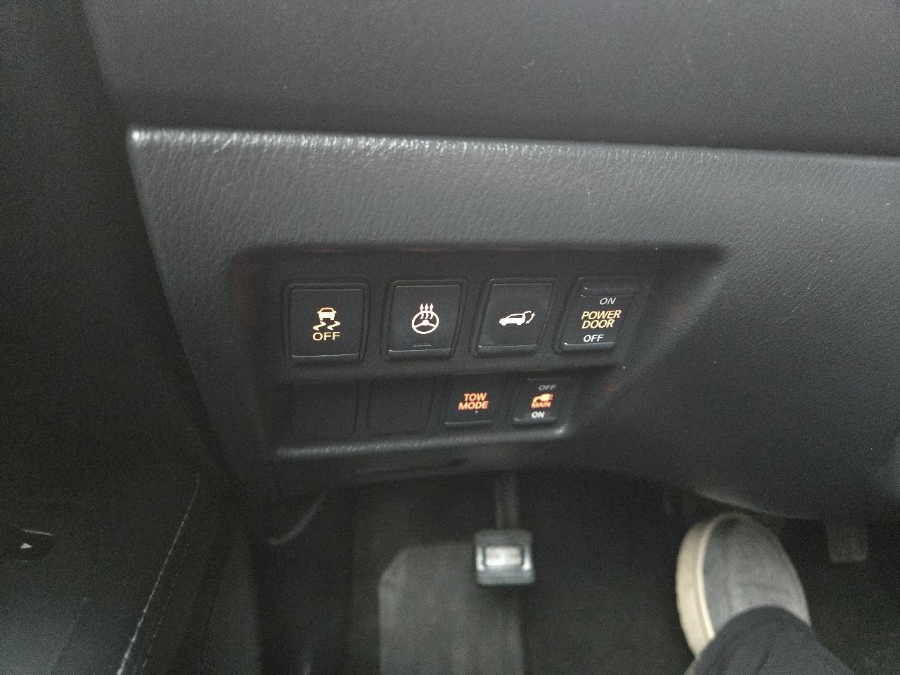 Nissan Pathfinder Platinum 4WD 2013