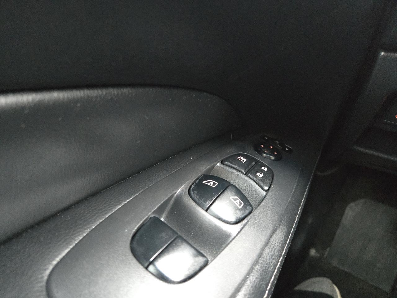 Nissan Pathfinder Platinum 4WD 2013