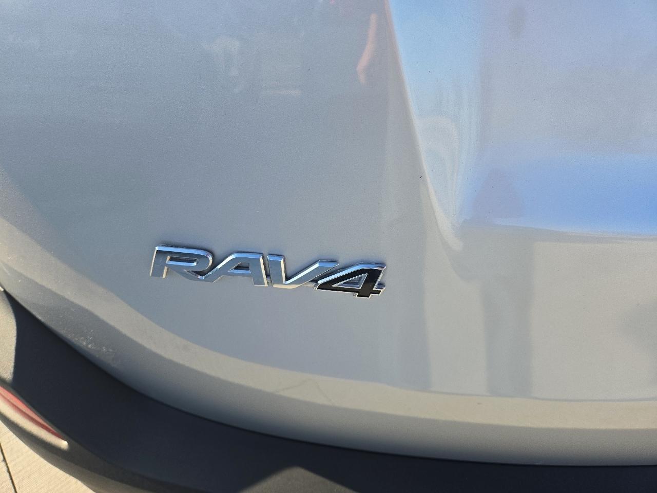 Toyota RAV4 XLE FWD 2014