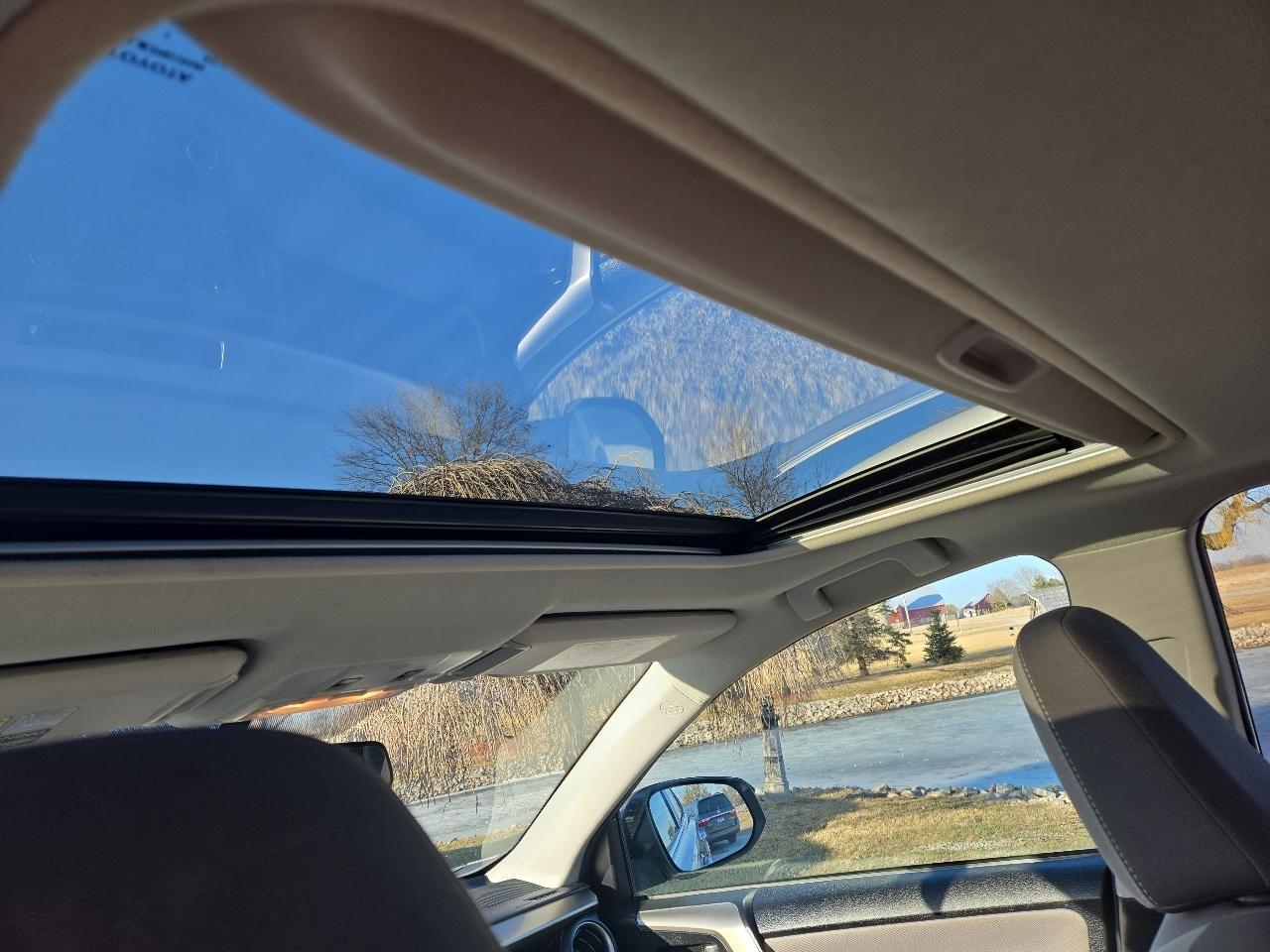 Toyota RAV4 XLE FWD 2014