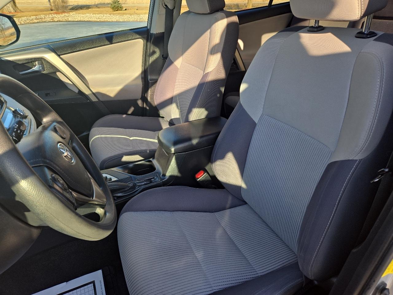 Toyota RAV4 XLE FWD 2014