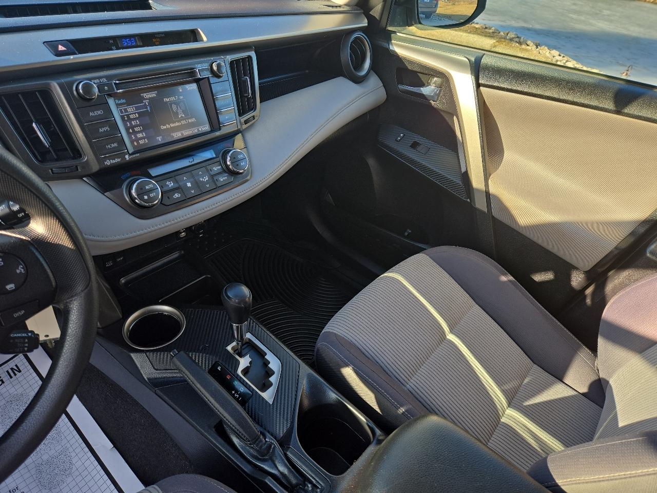 Toyota RAV4 XLE FWD 2014