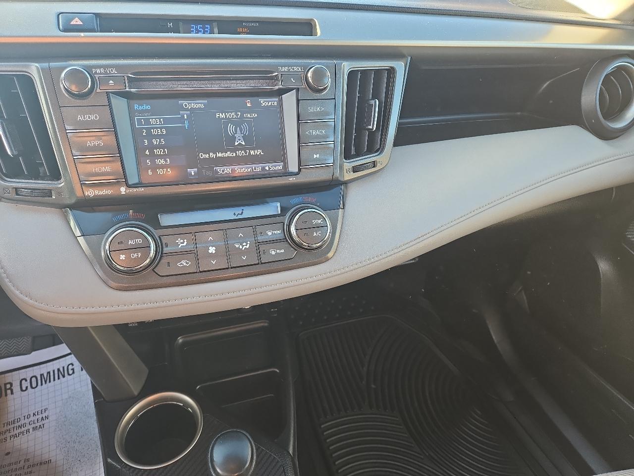 Toyota RAV4 XLE FWD 2014