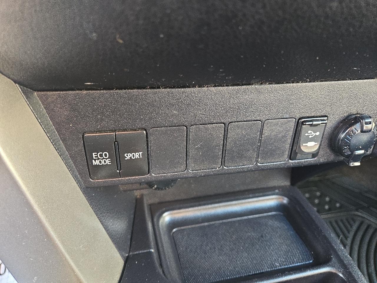 Toyota RAV4 XLE FWD 2014