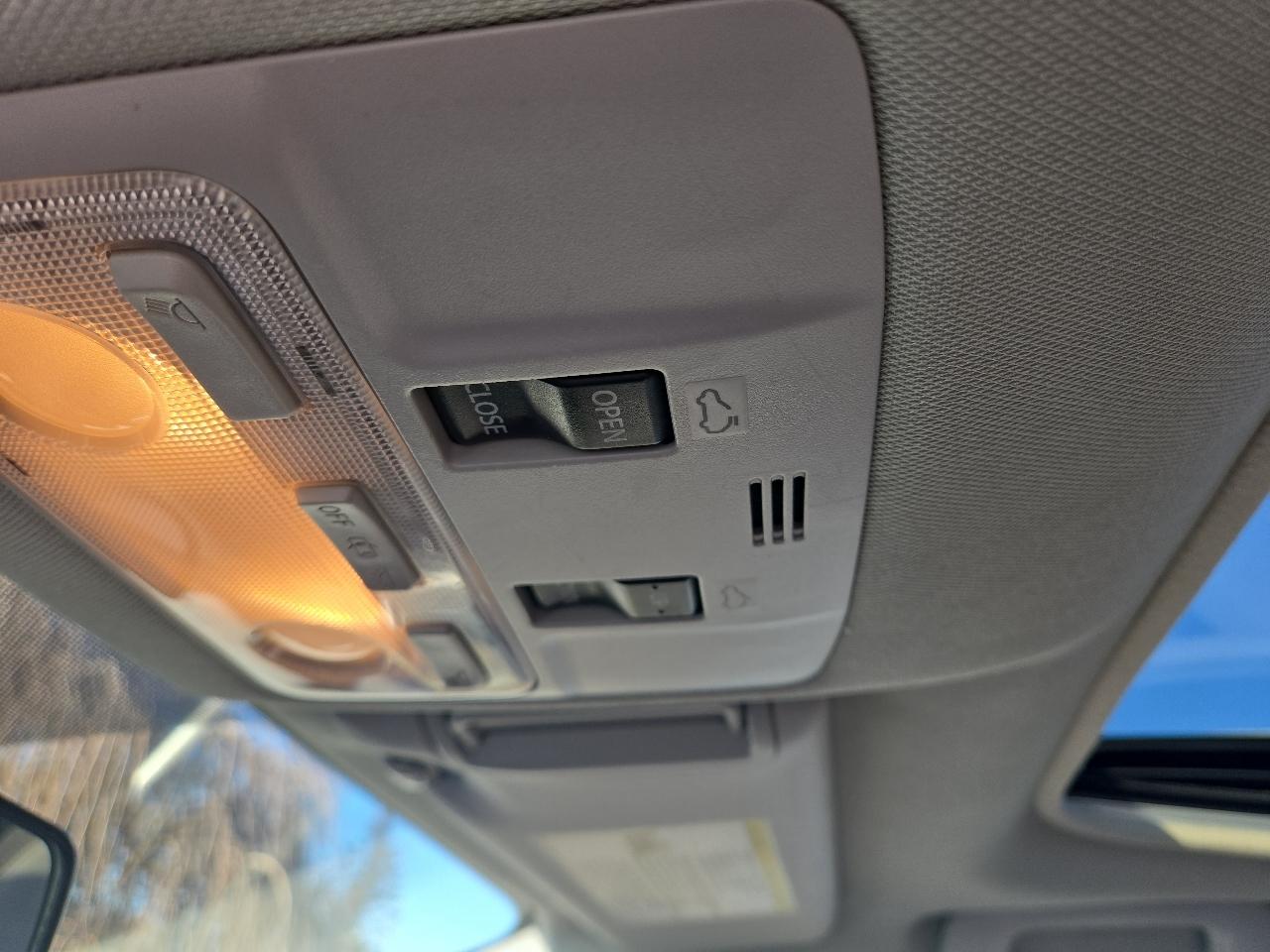 Toyota RAV4 XLE FWD 2014