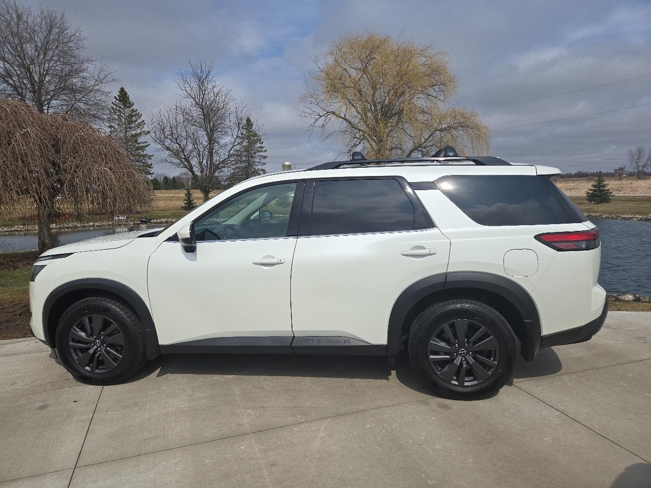 Nissan Pathfinder SV 4WD 2023