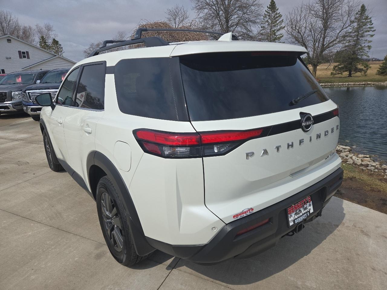 Nissan Pathfinder SV 4WD 2023