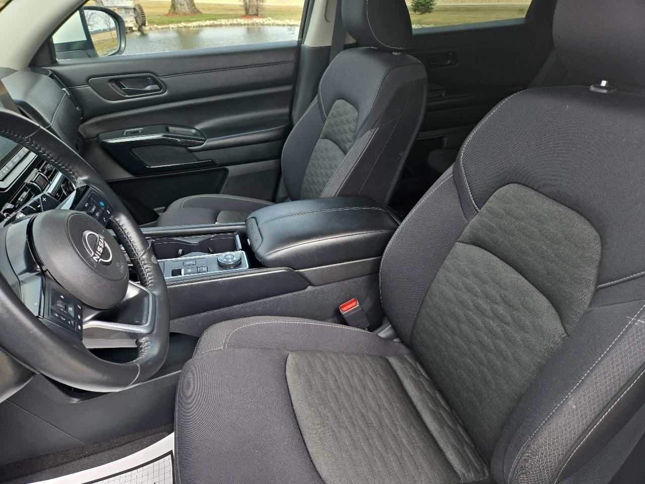 Nissan Pathfinder SV 4WD 2023
