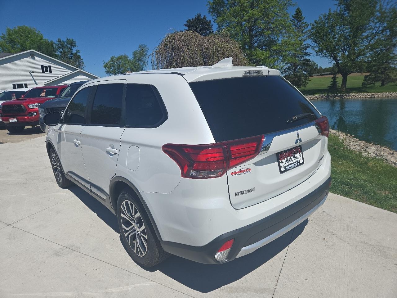 Mitsubishi Outlander ES 2WD 2018