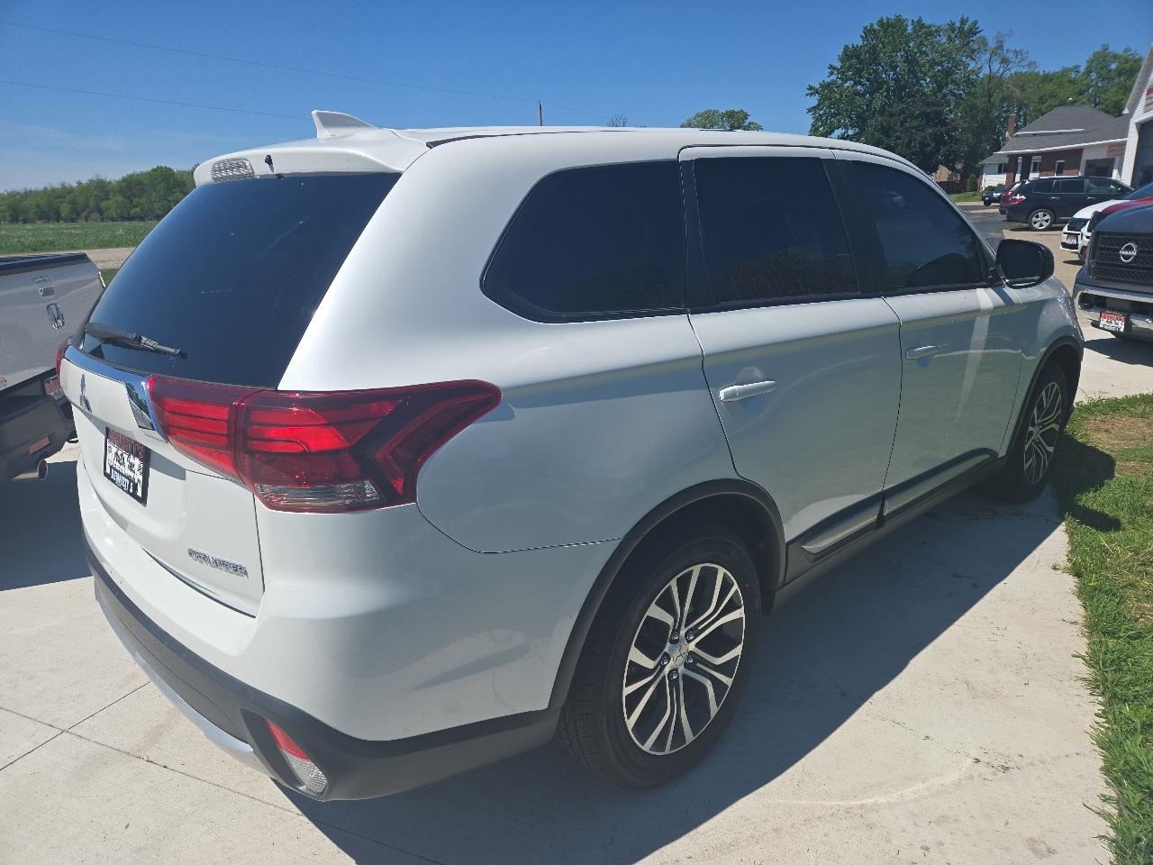 Mitsubishi Outlander ES 2WD 2018