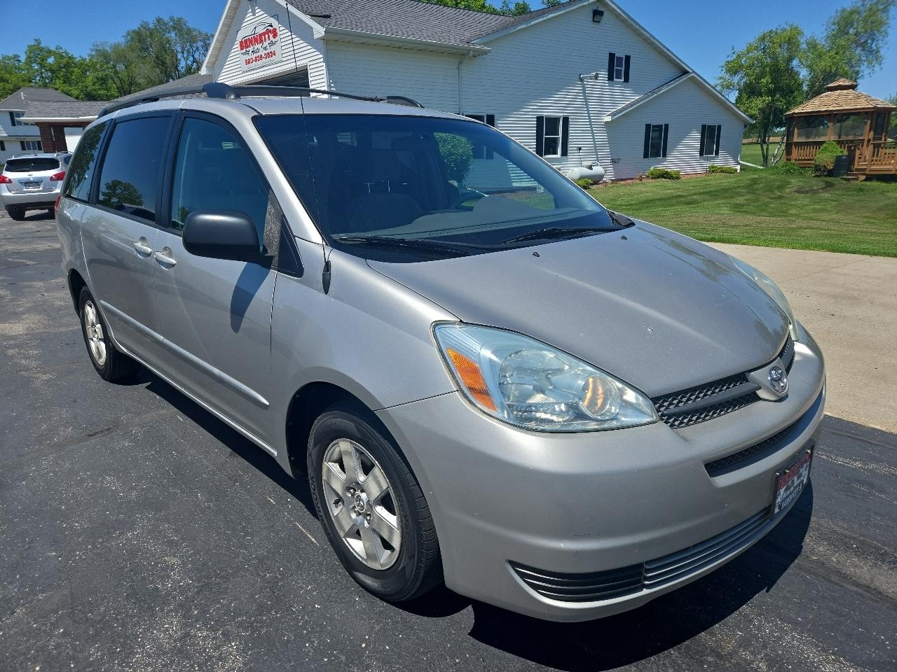 Toyota Sienna LE - 7 Passenger 2004