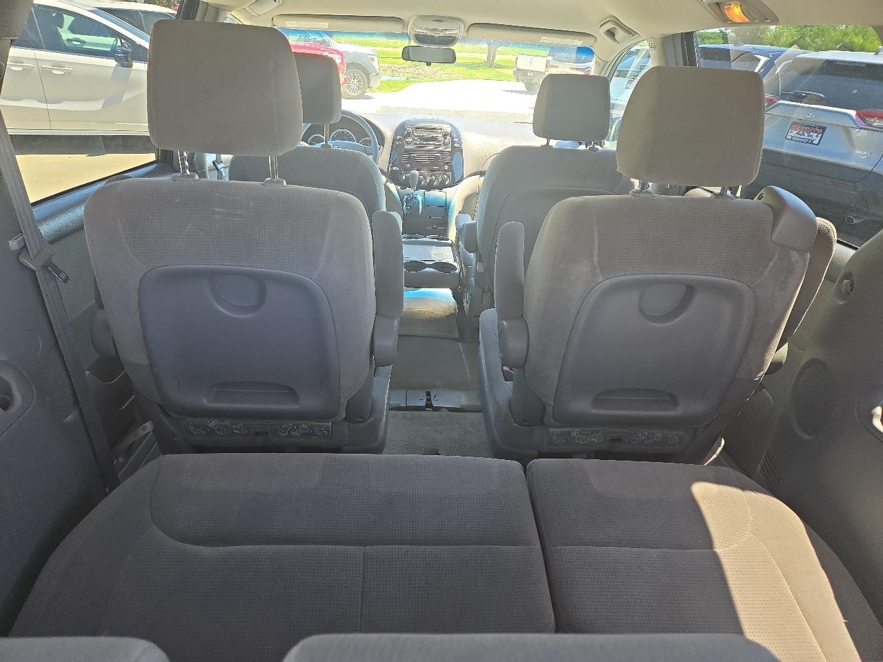 Toyota Sienna LE - 7 Passenger 2004
