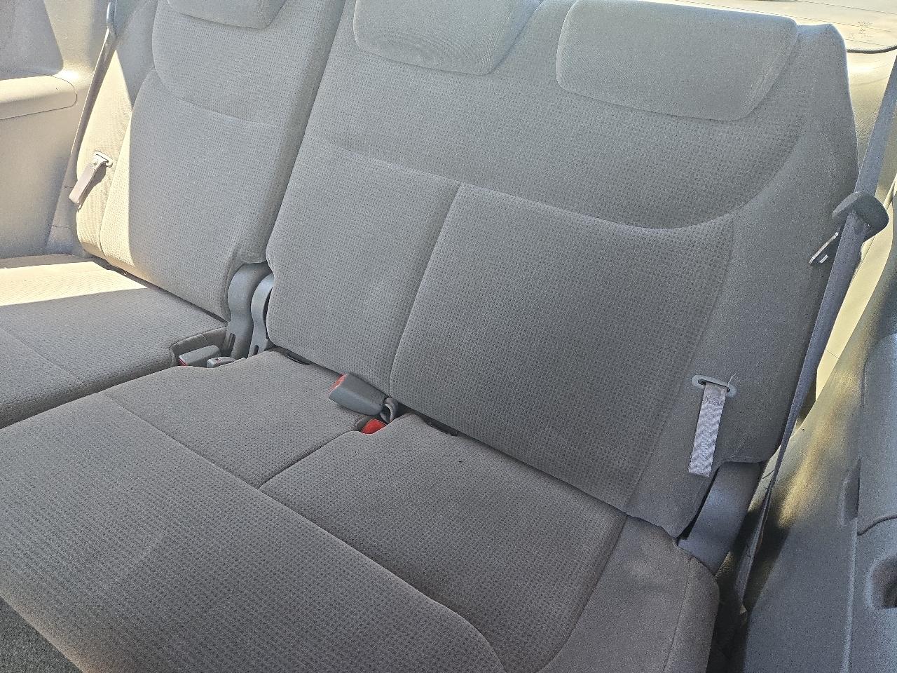 Toyota Sienna LE - 7 Passenger 2004