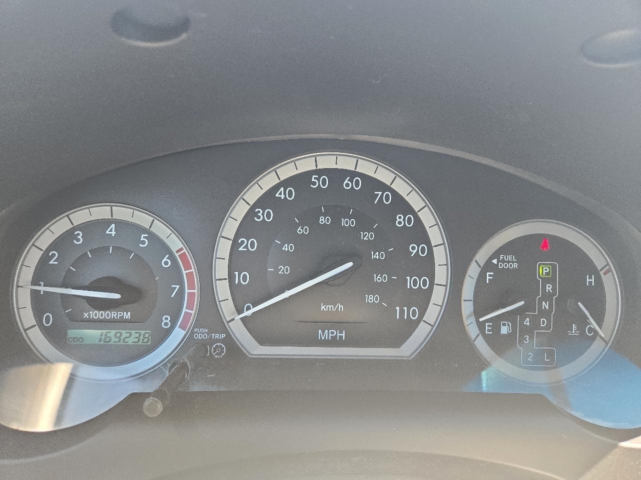 Toyota Sienna LE - 7 Passenger 2004