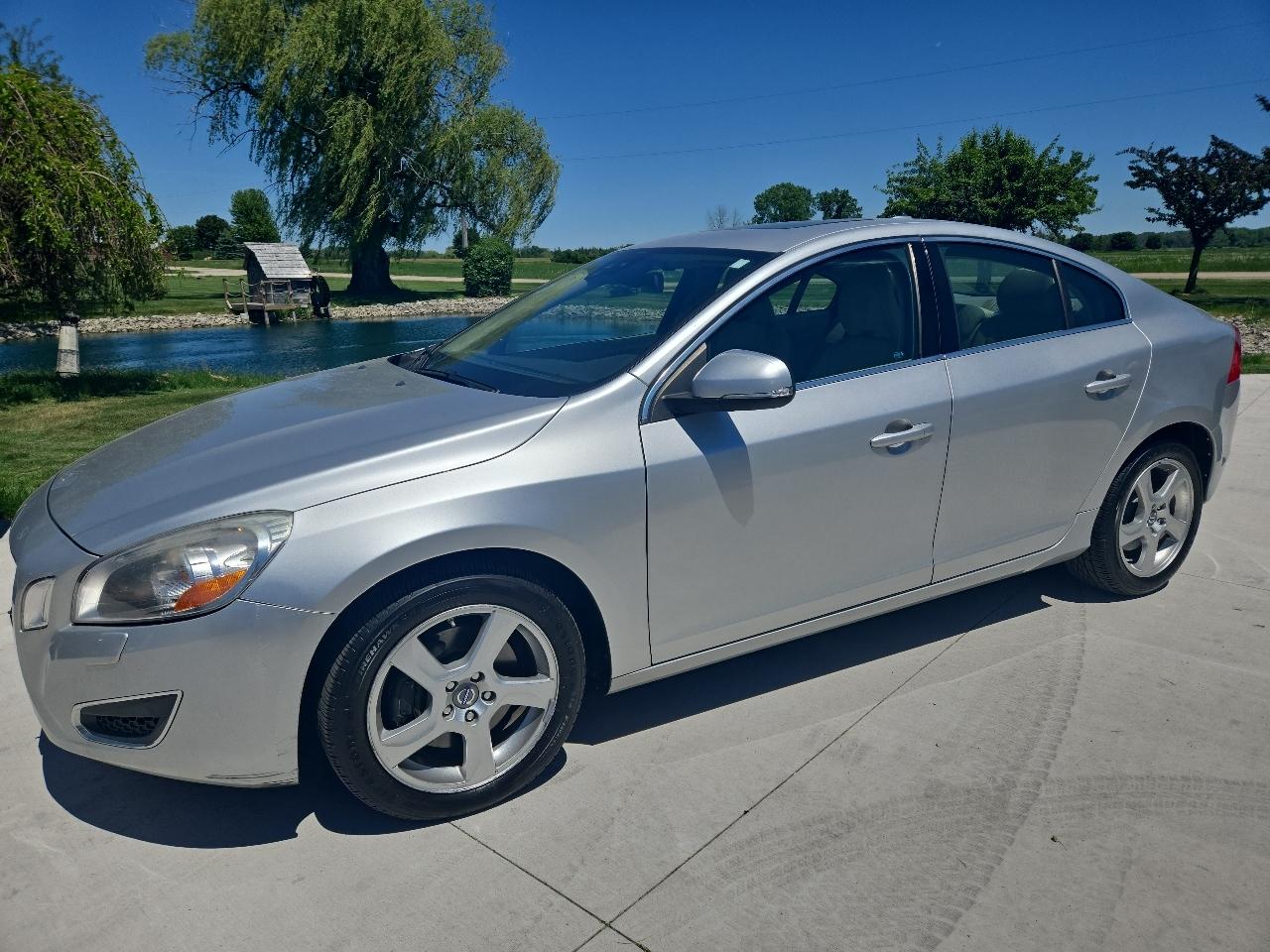2012 Volvo S60 T5 FWD Auto's photo
