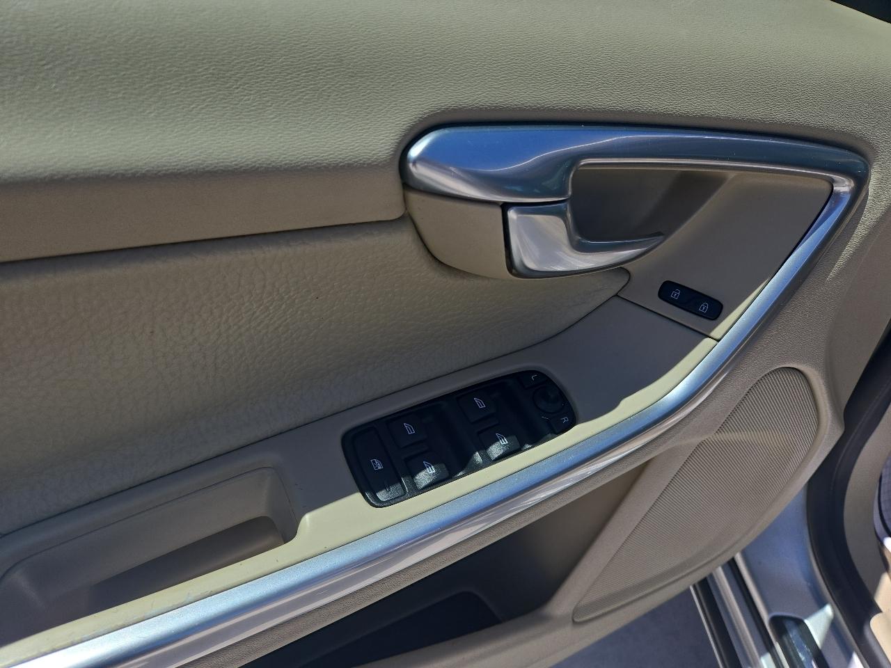 Volvo S60 T5 2012
