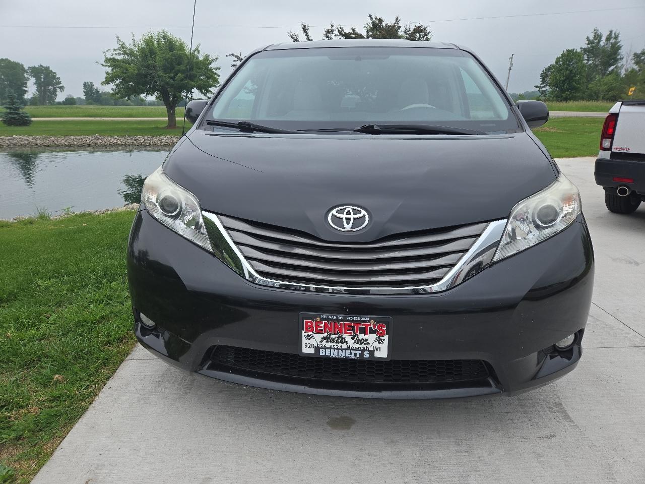 Toyota Sienna XLE 8-Pass V6 2011
