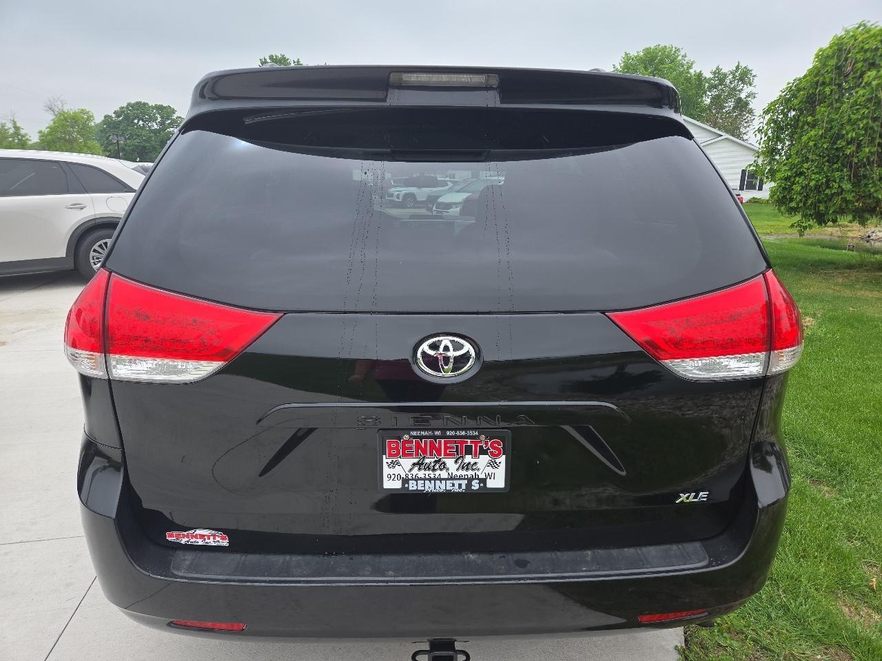 Toyota Sienna XLE 8-Pass V6 2011