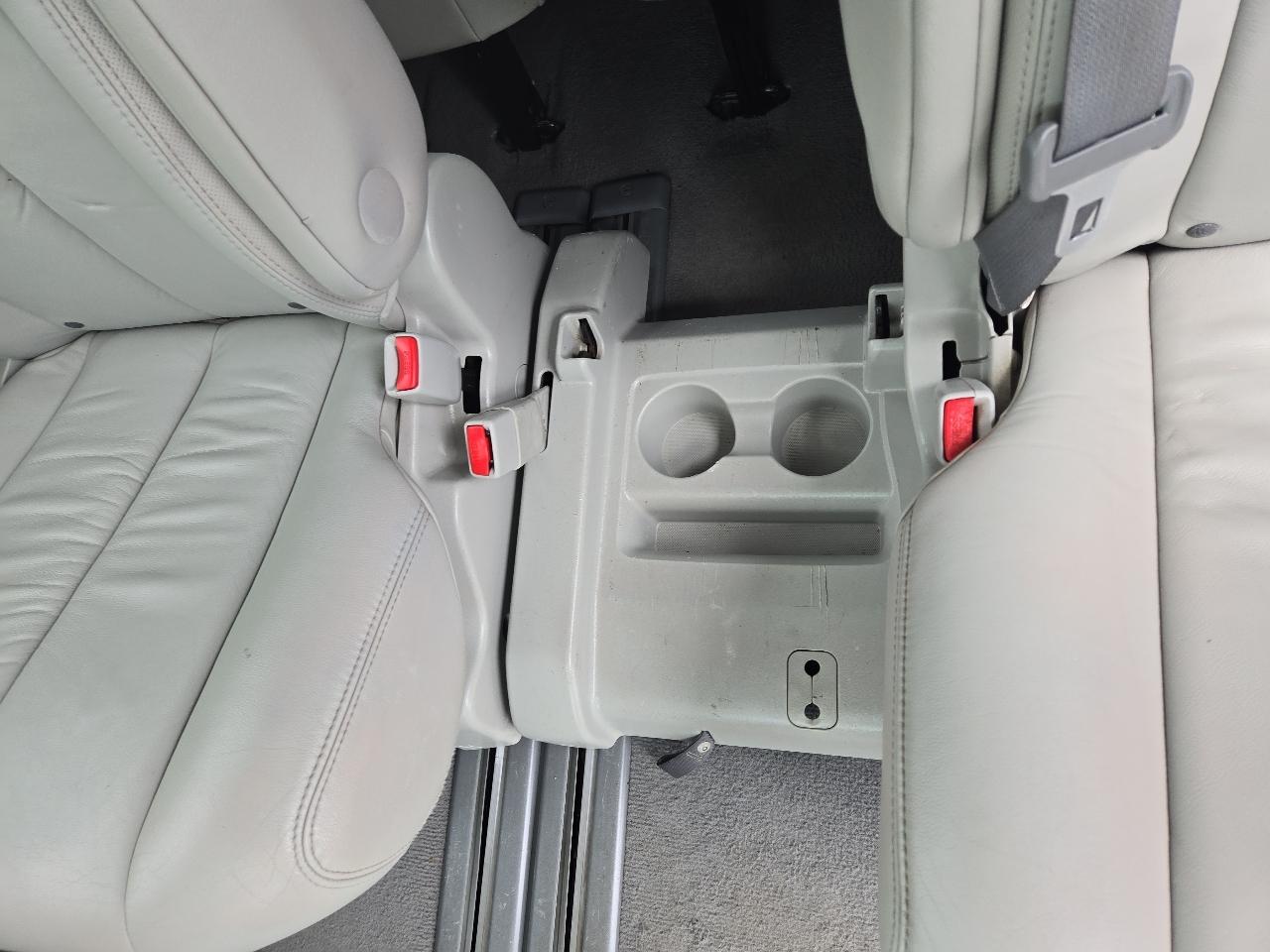 Toyota Sienna XLE 8-Pass V6 2011