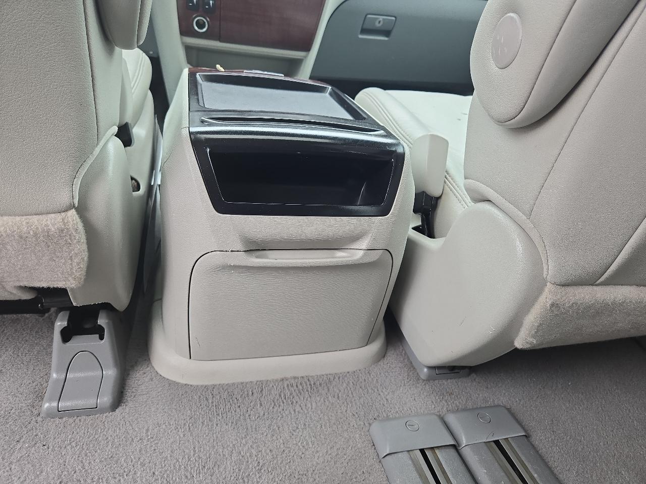 Toyota Sienna XLE 8-Pass V6 2011