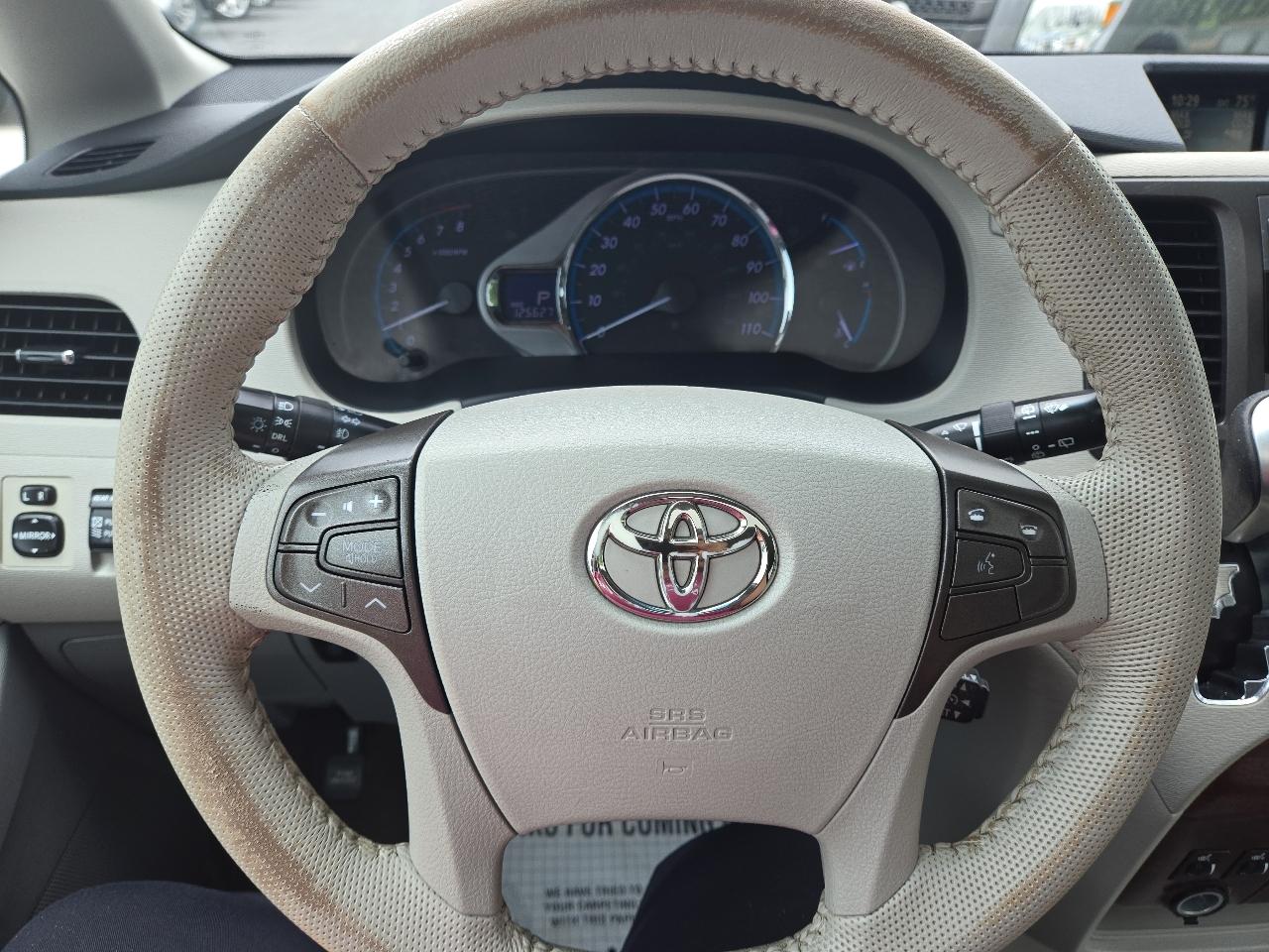 Toyota Sienna XLE 8-Pass V6 2011