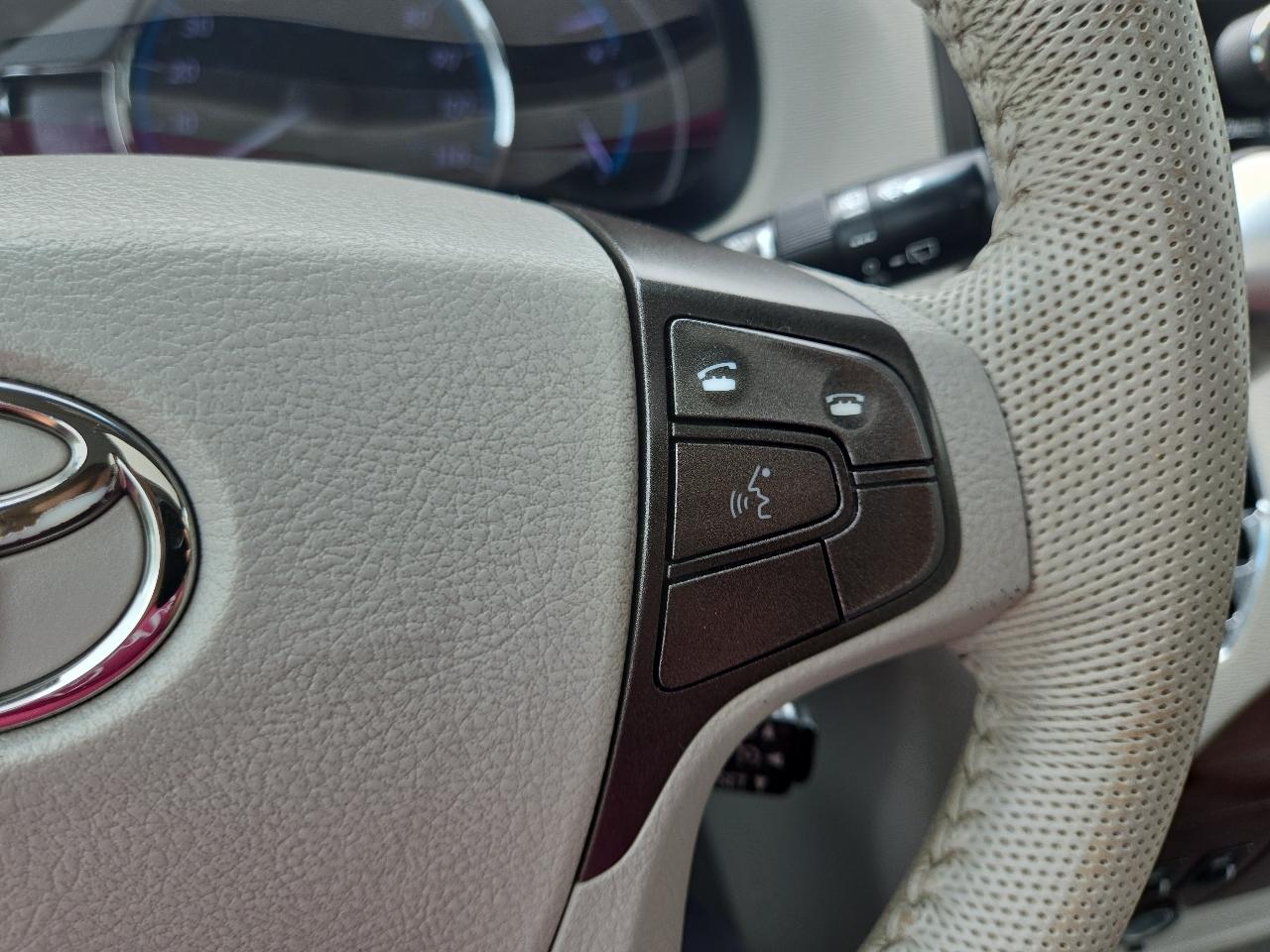 Toyota Sienna XLE 8-Pass V6 2011