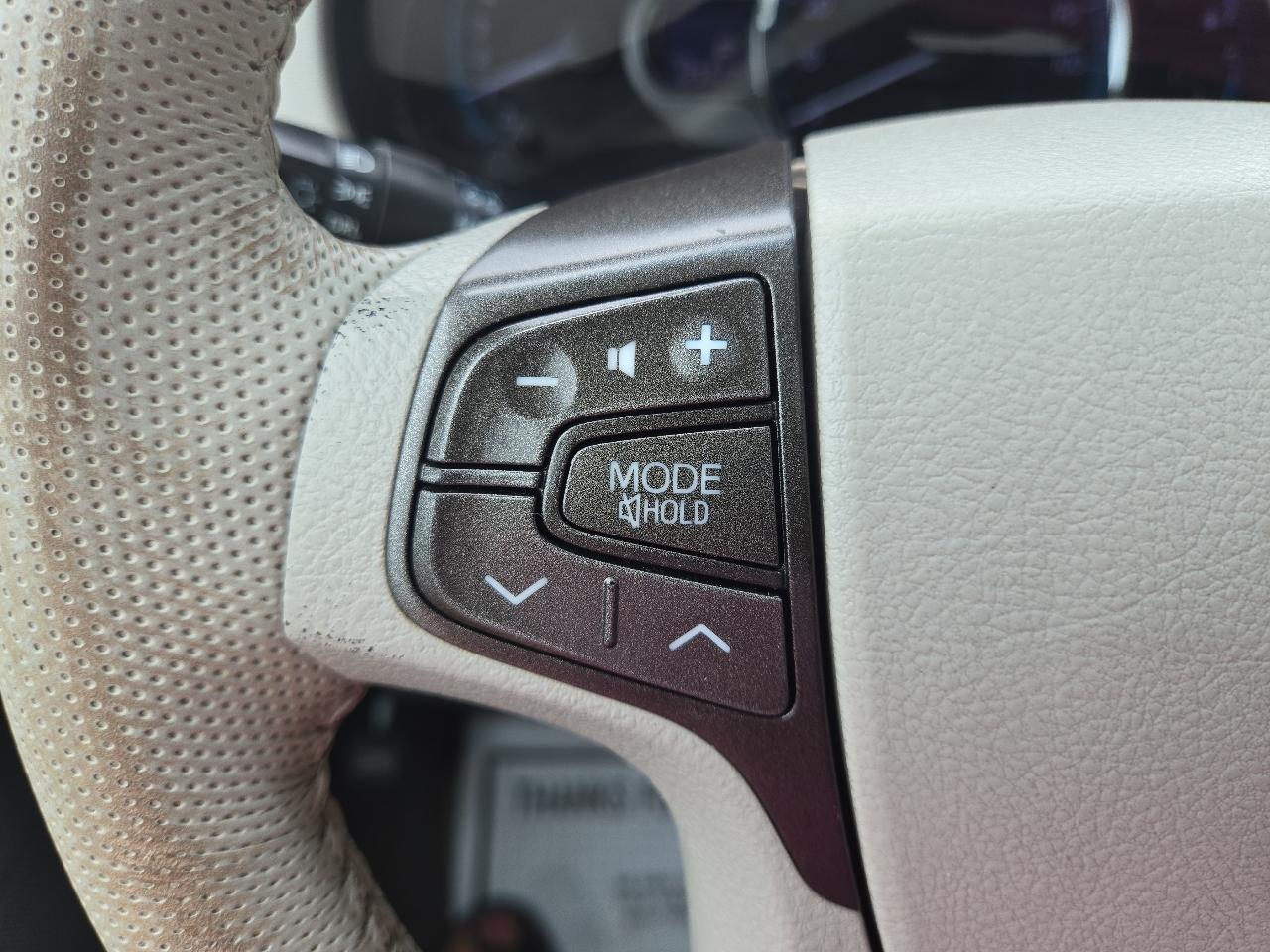 Toyota Sienna XLE 8-Pass V6 2011
