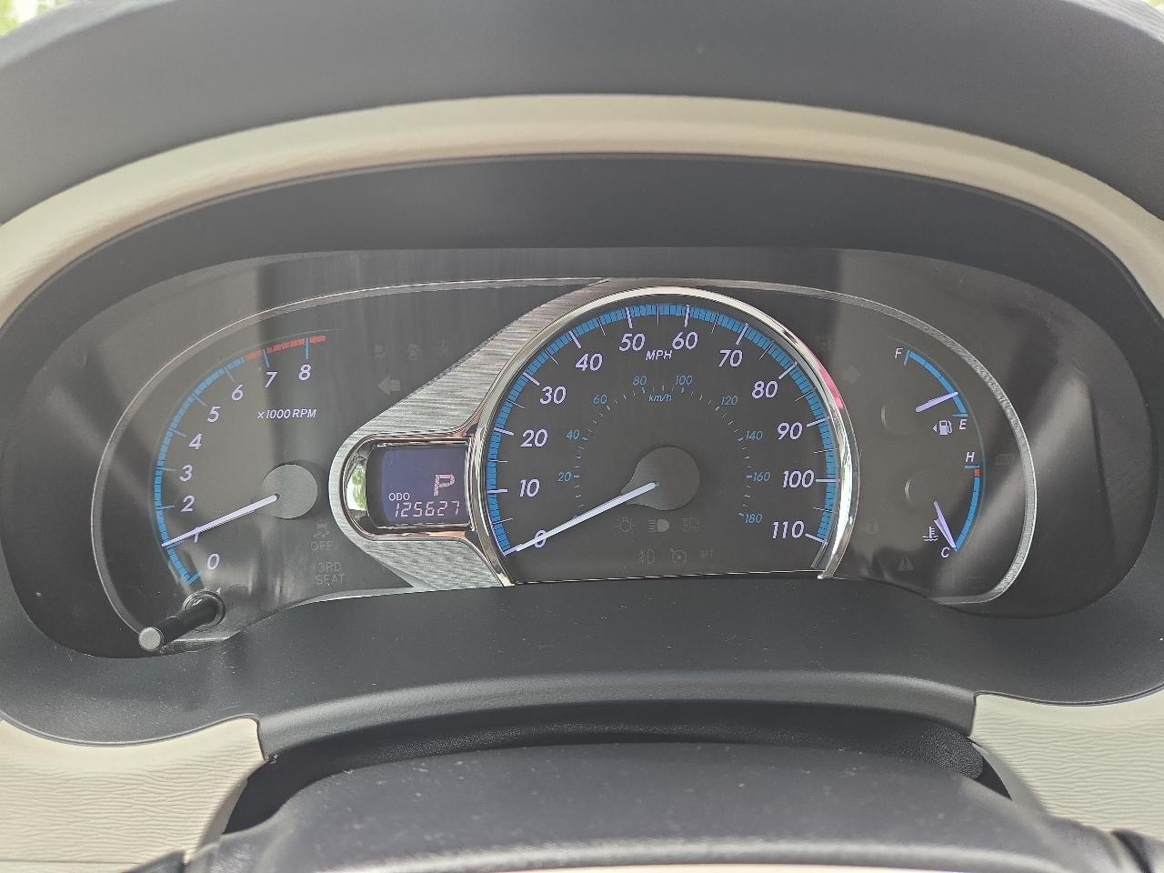 Toyota Sienna XLE 8-Pass V6 2011
