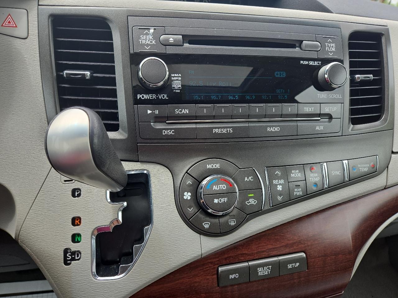 Toyota Sienna XLE 8-Pass V6 2011