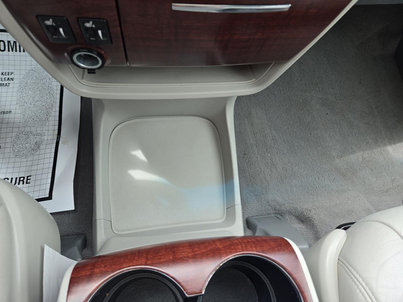 Toyota Sienna XLE 8-Pass V6 2011