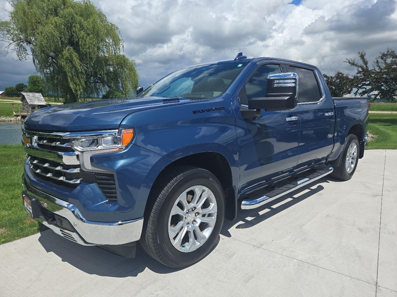 2024 Chevrolet Silverado 1500 LTZ Crew Cab 4WD