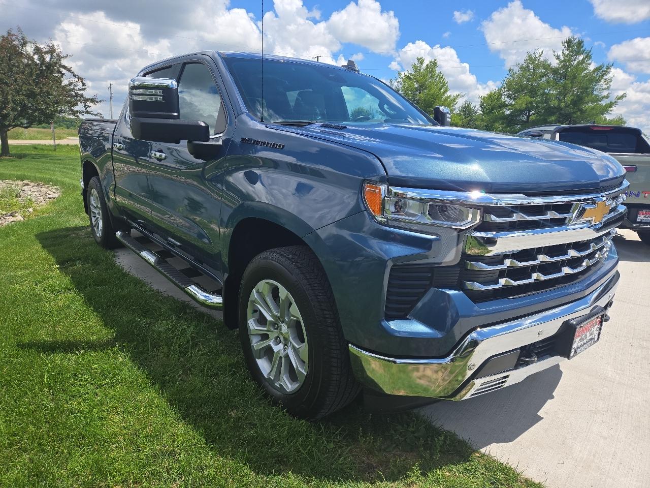 Chevrolet Silverado 1500 LTZ Crew Cab 4WD 2024