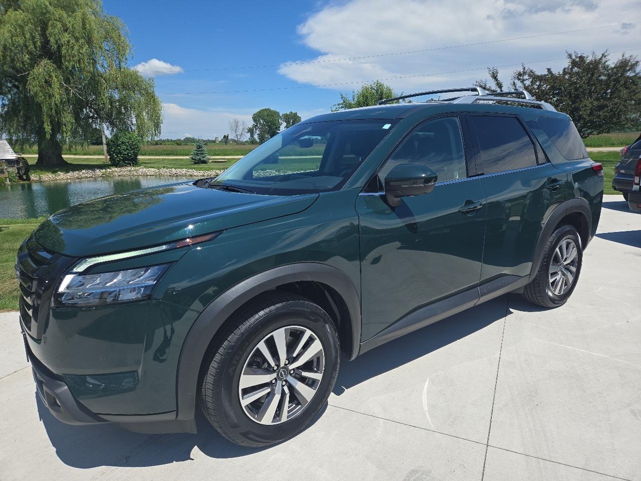 2023 Nissan Pathfinder SL 4WD