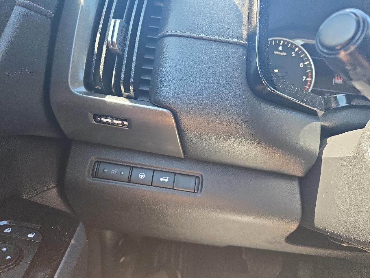 Nissan Pathfinder SL 4WD 2023