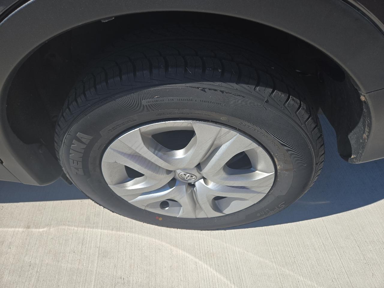 Toyota RAV4 LE AWD 2015