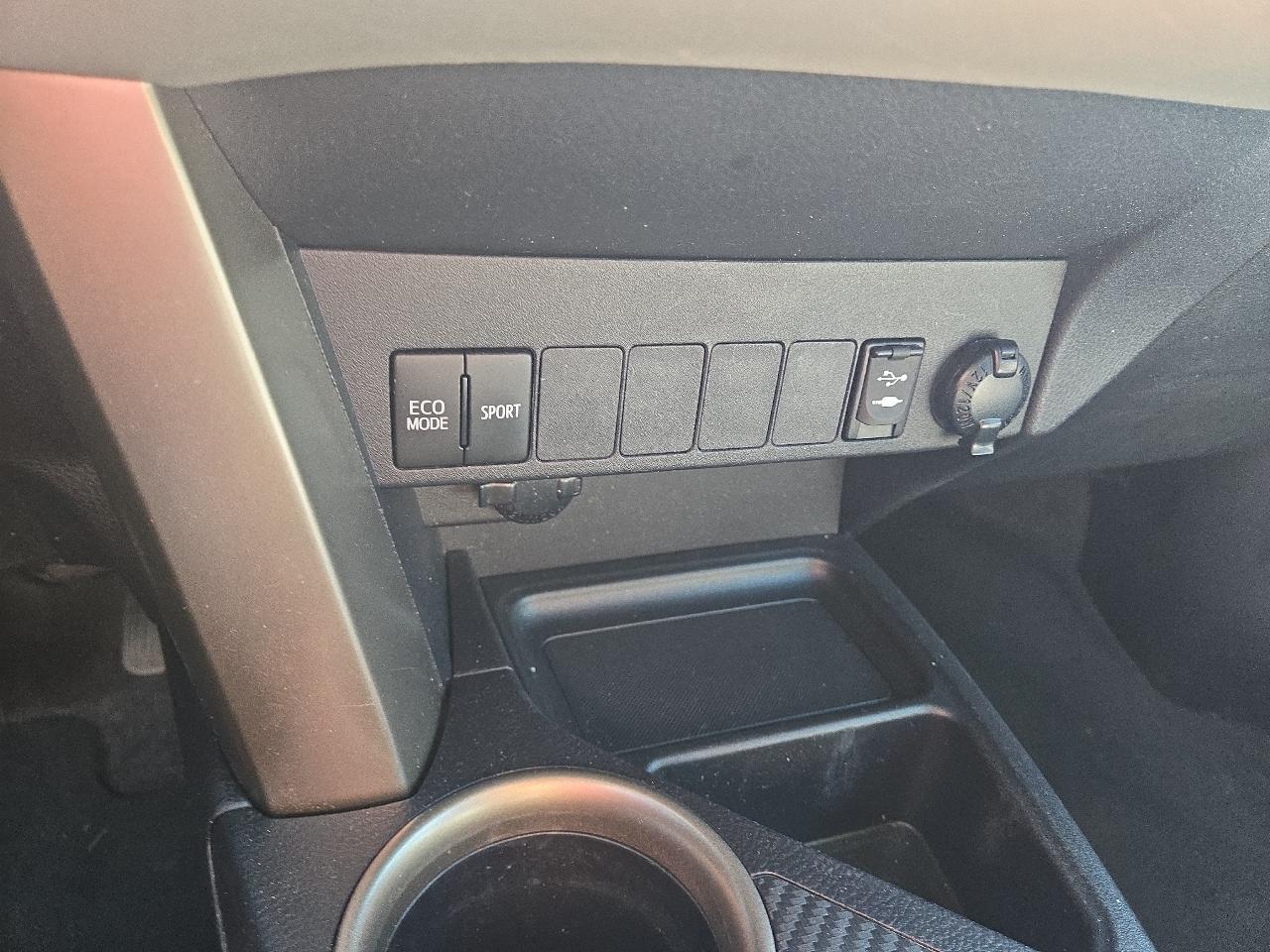 Toyota RAV4 LE AWD 2015