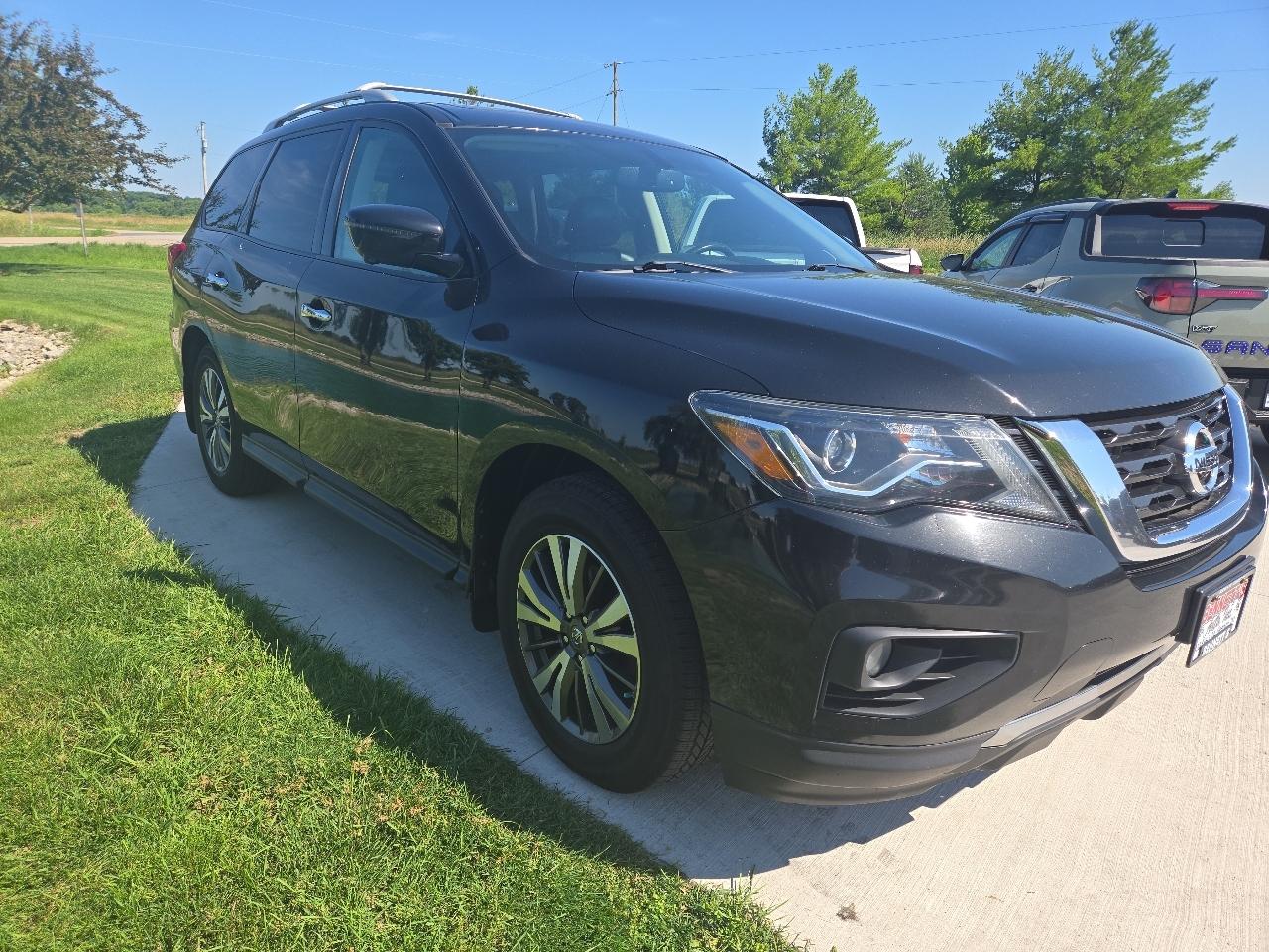 Nissan Pathfinder SV 4WD 2018