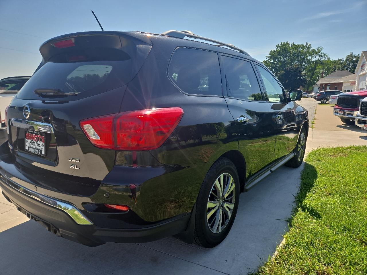 Nissan Pathfinder SV 4WD 2018